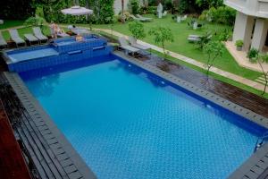an overhead view of a large blue swimming pool at Tuk Tuk Hostel Negombo in Negombo