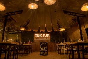 Restoran või mõni muu söögikoht majutusasutuses Tuk Tuk Hostel Negombo