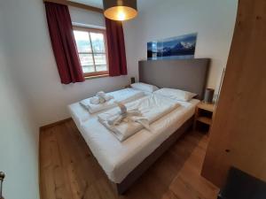 Postel nebo postele na pokoji v ubytování Alpin Residenz Panoramabahn Kitzbühel