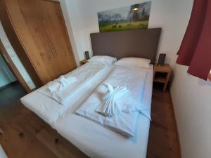 Postel nebo postele na pokoji v ubytování Alpin Residenz Panoramabahn Kitzbühel