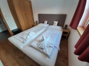Postel nebo postele na pokoji v ubytování Alpin Residenz Panoramabahn Kitzbühel
