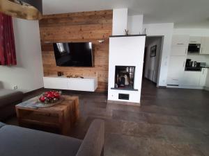 TV a/nebo společenská místnost v ubytování Alpin Residenz Panoramabahn Kitzbühel