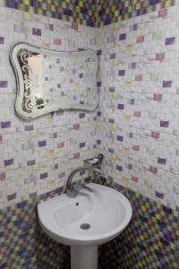 A bathroom at Acropole Hotel