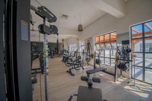 Fitness centrum a/nebo fitness zařízení v ubytování Latitude 0 Degrees