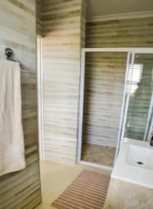 Koupelna v ubytování Settle inn Self Catering Units