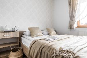 Postel nebo postele na pokoji v ubytování Apartamenty pod Orłem - Rezydencja do Skoczni