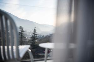 Nespecifikovaný výhled na hory nebo výhled na hory při pohledu z hotelu