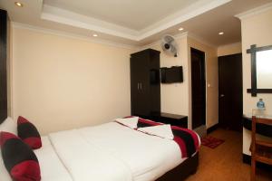 Voodi või voodid majutusasutuse Kathmandu Regency Hotel toas