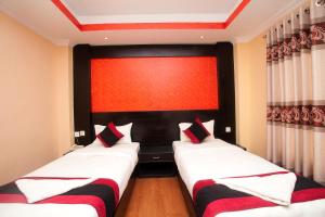 Voodi või voodid majutusasutuse Kathmandu Regency Hotel toas