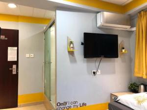 Μια τηλεόραση ή/και κέντρο ψυχαγωγίας στο Delta Lounge