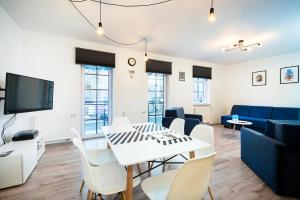 Telewizja i/lub zestaw kina domowego w obiekcie Apartment Zamojska 8 - Apartamenty GKM Lublin