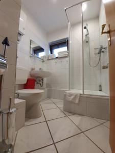 Et badeværelse på Haus Schneider + 40 billeder