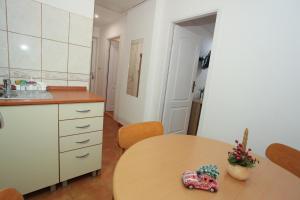 Köök või kööginurk majutusasutuses Apartman Carpe Diem 2 +6 fotot