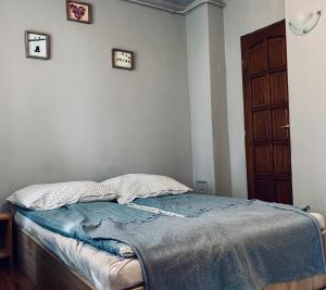 Posteľ alebo postele v izbe v ubytovaní Vár-Lak Apartman