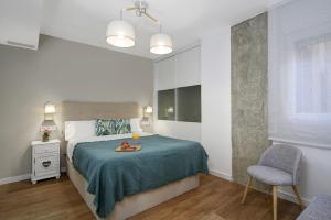 a bedroom with a bed with a plate of food on it at Apartamento Recogidas in Granada