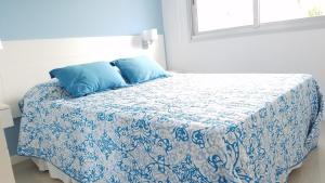 Ένα ή περισσότερα κρεβάτια σε δωμάτιο στο ESPECTACULAR PENTHOUSE CON TERRAZA PARRILLERO Y JACUZZI PROPIO, PREMIADO POR AWARD TERCER AÑO CONSECUTIVO -Edificio Jardins Del Est San Rafael- +24 φωτογραφίες