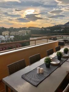 Foto dalla galleria di Luxurious duplex penthouse with golf and sea views a Benalmádena