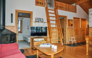 TV i/ili multimedijalni sistem u objektu Beautiful Home In Slen With House A Mountain View