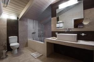 Ένα μπάνιο στο Lagadia Resort 