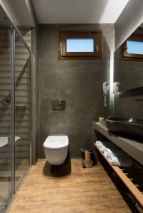 Koupelna v ubytování Kentrikon Hotel + 37 fotografií
