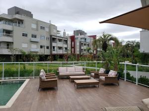 Πισίνα στο ή κοντά στο Apartamento em frente à praia do Campeche