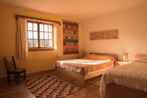 a bedroom with two beds and a window at FUENTE FLORES -Casa de campo- in Iza