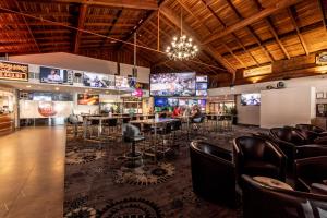 The lounge or bar area at Warners at the Bay