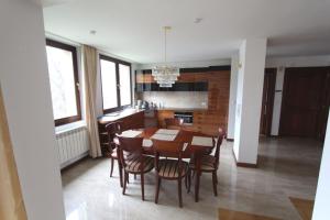 Kuchyňa alebo kuchynka v ubytovaní Apartment Nowiniarska near the Old Town