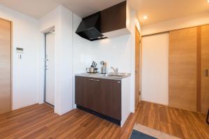 Cuisine ou kitchenette dans l'établissement TORA HOTEL Tokyo Skytree 寅ホテル スカイツリーG