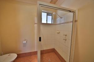 Bagno di Emerald Explorers Inn