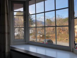 an empty window with a view of a mountain at Umitoyama Hakuba in Hakuba