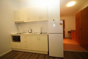 Cucina o angolo cottura di Emerald Explorers Inn