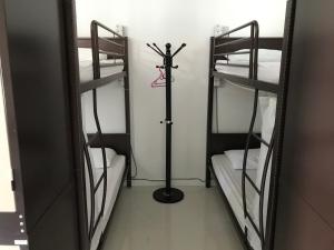 Postel nebo postele na pokoji v ubytování Island Hostel Bayan Lepas Airport