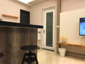 TV a/nebo společenská místnost v ubytování Flying Orange Homestay