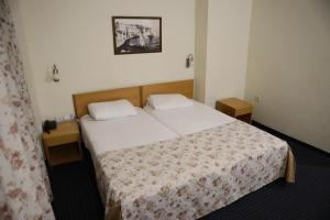 Un pat sau paturi într-o cameră la Hotel & Museum Dona Gracia