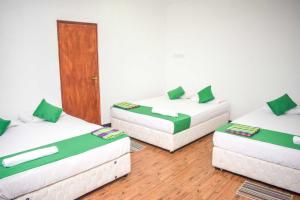 Postel nebo postele na pokoji v ubytování Lion Resort