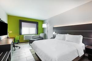 Postel nebo postele na pokoji v ubytování Holiday Inn Express Port Lavaca by IHG