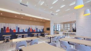 青岛西海岸智选假日餐厅或其他用餐的地方