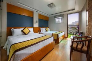 Postel nebo postele na pokoji v ubytování Hanoi Lotus Boutique Hotel + 37 fotografií