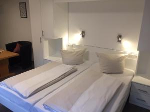 A bed or beds in a room at Chalet Raabe