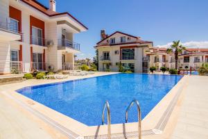Bazén v ubytování Körfez Garden Apartments nebo v jeho okolí + 37 fotografií