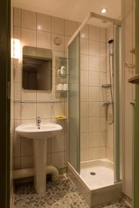 Koupelna v ubytování Chambres d'hôtes Domaine des Iris