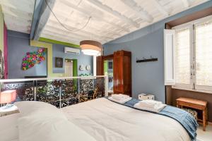 Ein Bett oder Betten in einem Zimmer der Unterkunft Rome As You Feel - Torre Design Apartment