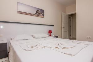Postel nebo postele na pokoji v ubytování Körfez Garden Apartments