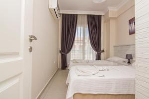 Postel nebo postele na pokoji v ubytování Körfez Garden Apartments