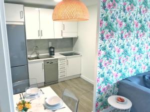 Kuchyň nebo kuchyňský kout v ubytování JUST To SLEEP 2 BEDROOMS APARTMENTS
