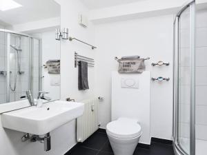 Ein Badezimmer in der Unterkunft criston apartments - central living P