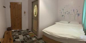 Postel nebo postele na pokoji v ubytování Alishan MinYue Hotel