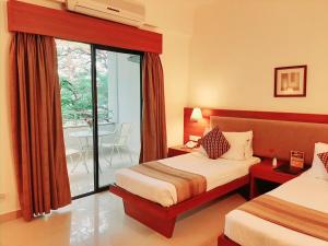 Posteľ alebo postele v izbe v ubytovaní Hotel Phoenix Koregaon Park