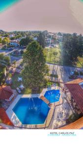 Bazén v ubytování Hotel Carlos Paz nebo v jeho okolí
